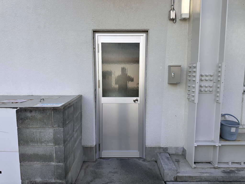 片開き丁番ドア（カバー工法）（熊本市）